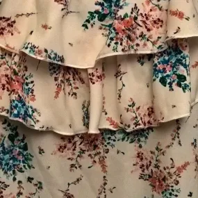 Robe courte, en viscose blanche imprimé fleur bleu et rose